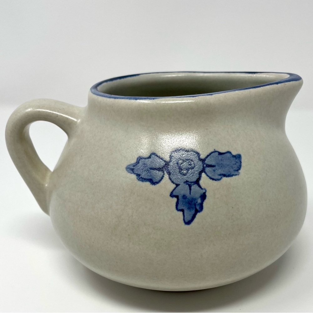 Vintage Pfaltzgraff Yorktowne Pattern Gravy Boat with Handle Blue Stoneware